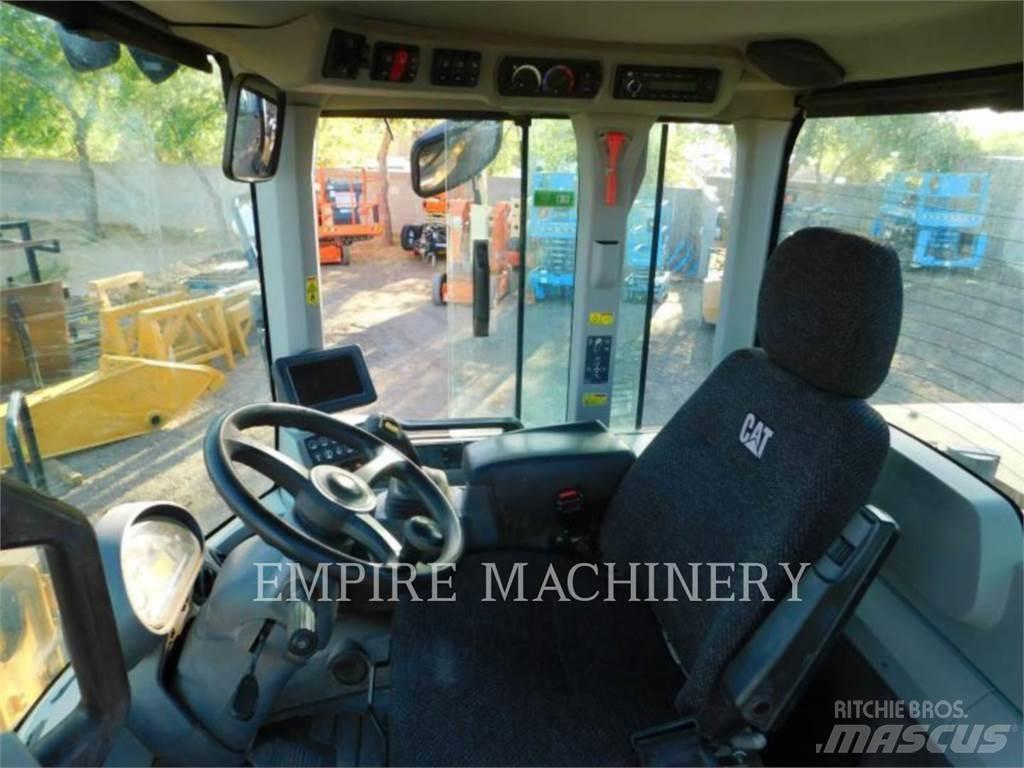 CAT 930M Incarcator pe pneuri