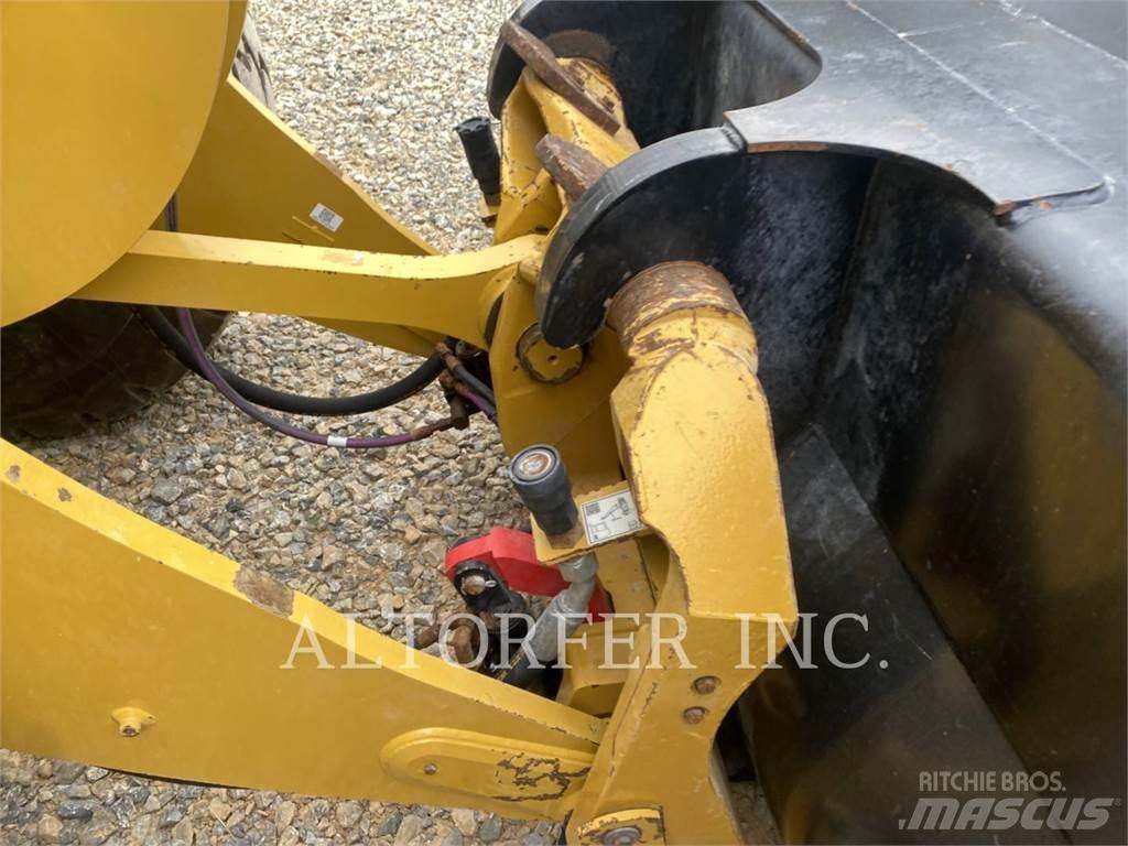 CAT 930M Buldozere pe senile