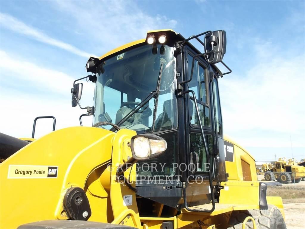 CAT 930M Incarcator pe pneuri