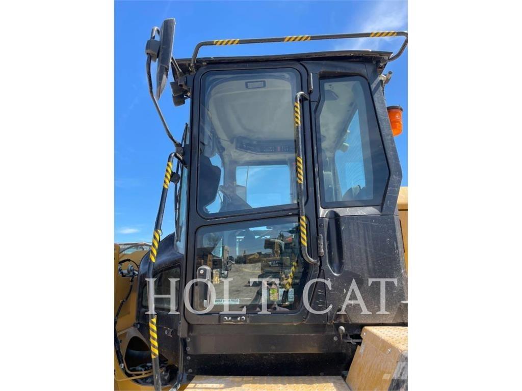 CAT 938 QC Incarcator pe pneuri
