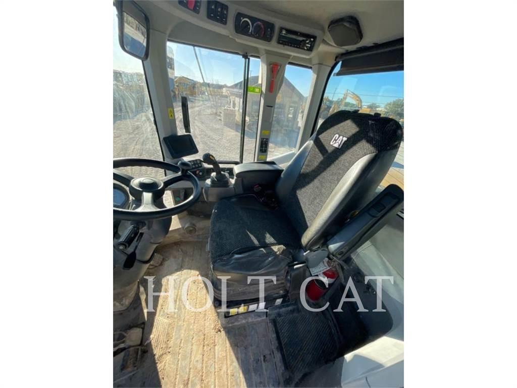CAT 938M Incarcator pe pneuri
