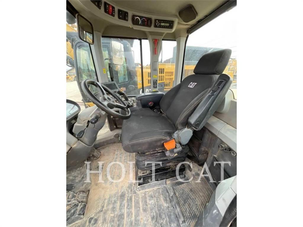 CAT 938M Incarcator pe pneuri