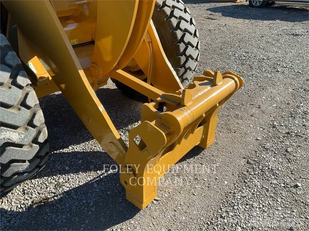 CAT 938M Incarcator pe pneuri