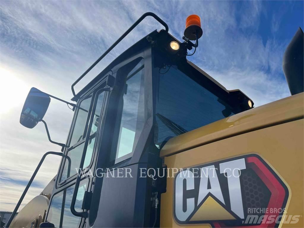 CAT 938M Incarcator pe pneuri