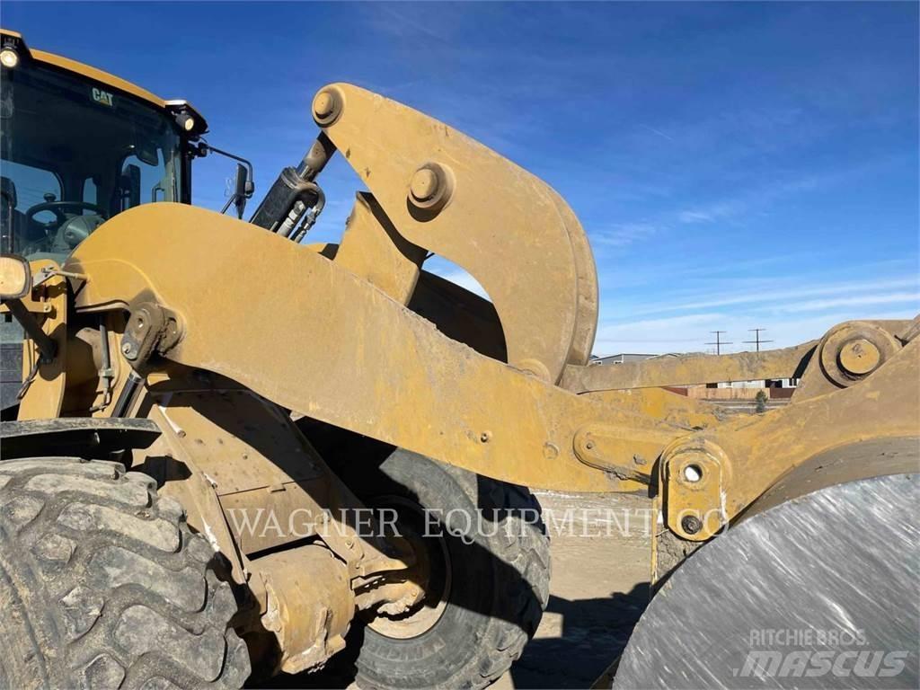 CAT 938M Incarcator pe pneuri
