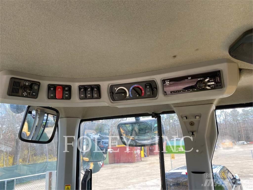 CAT 938M Incarcator pe pneuri