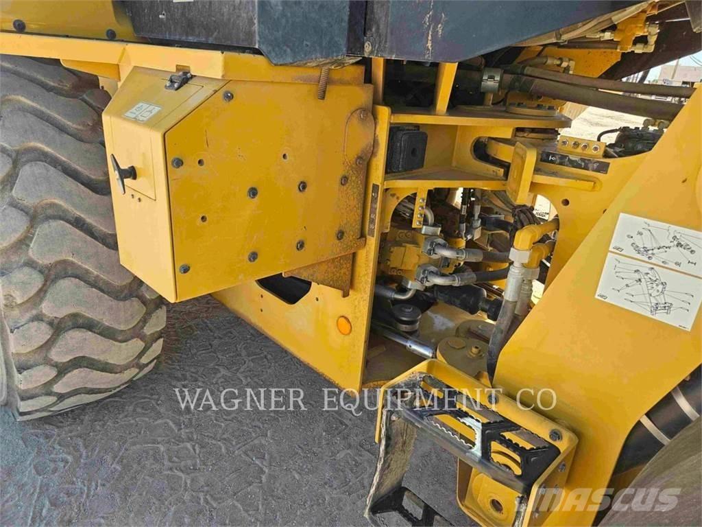 CAT 938M Incarcator pe pneuri