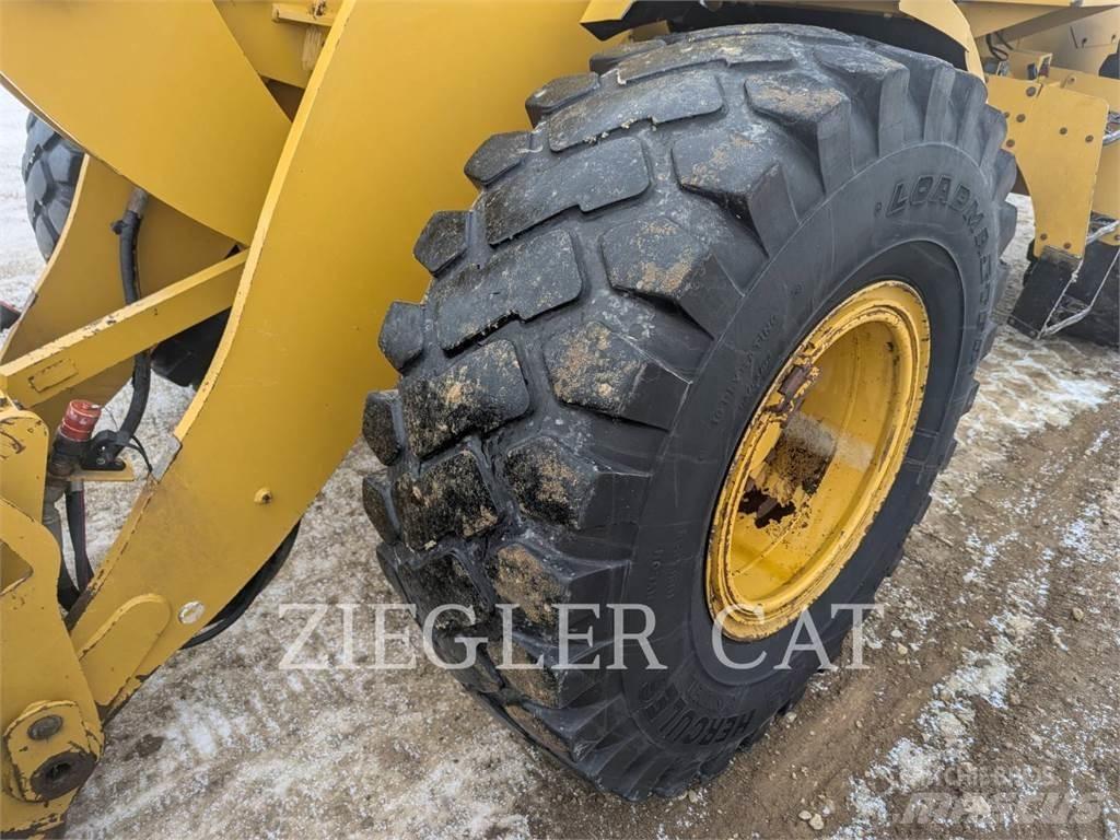 CAT 938M Incarcator pe pneuri