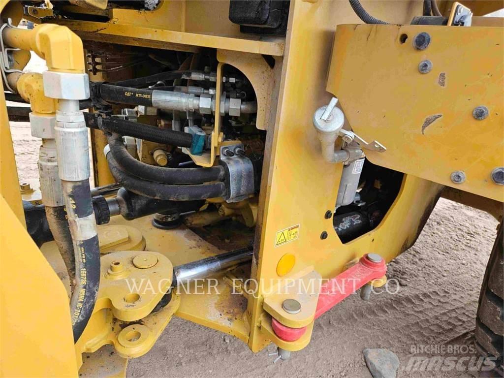 CAT 938M Incarcator pe pneuri
