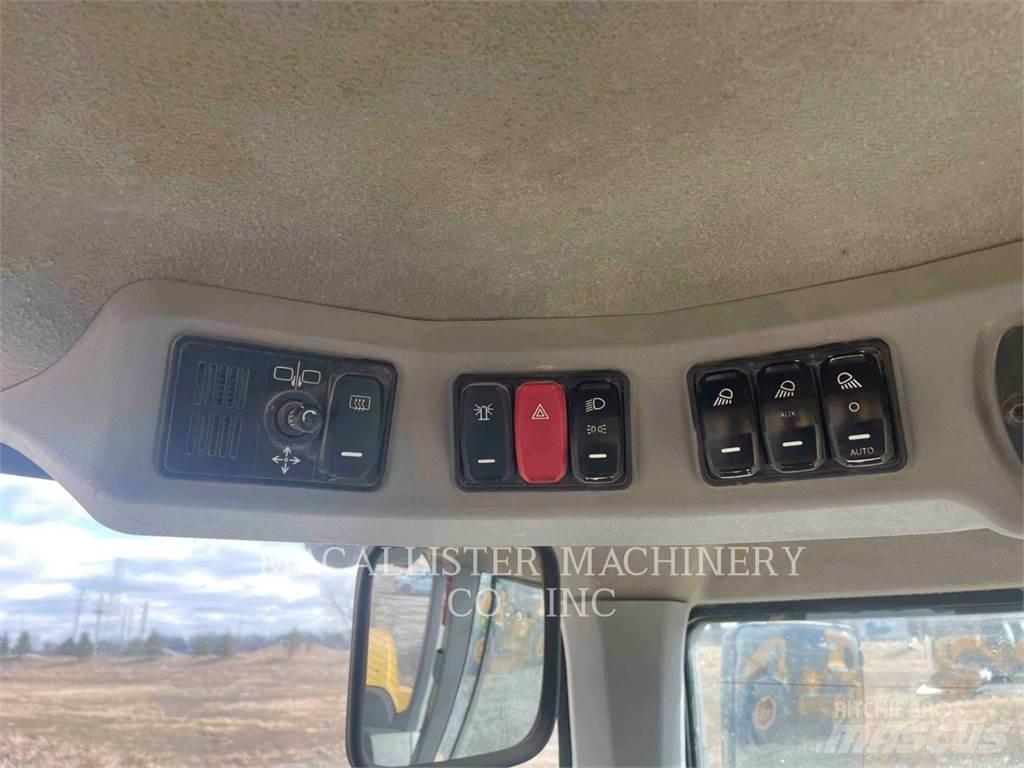CAT 938M Incarcator pe pneuri