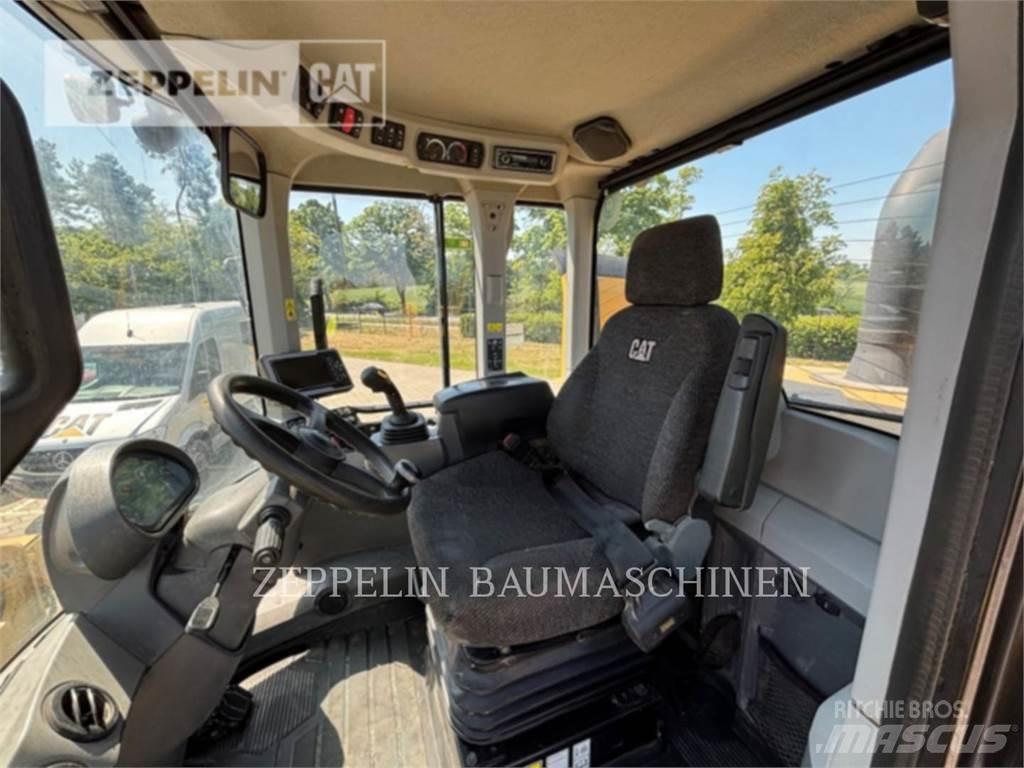 CAT 938M Incarcator pe pneuri