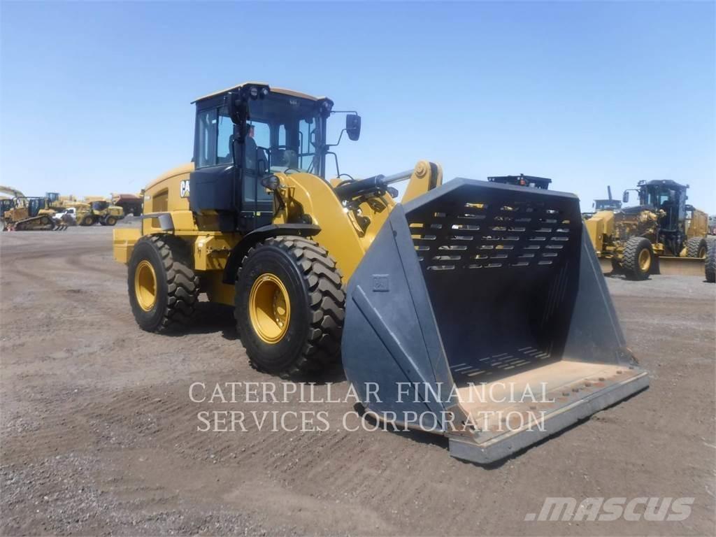 CAT 938M Incarcator pe pneuri