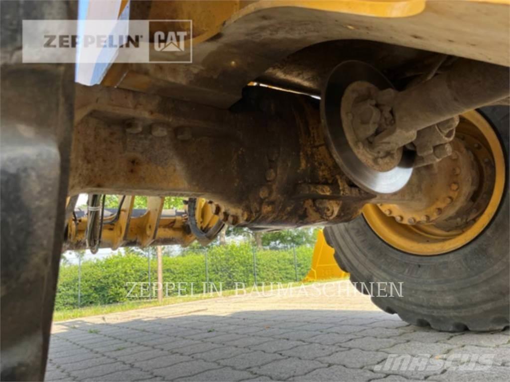 CAT 938M Incarcator pe pneuri