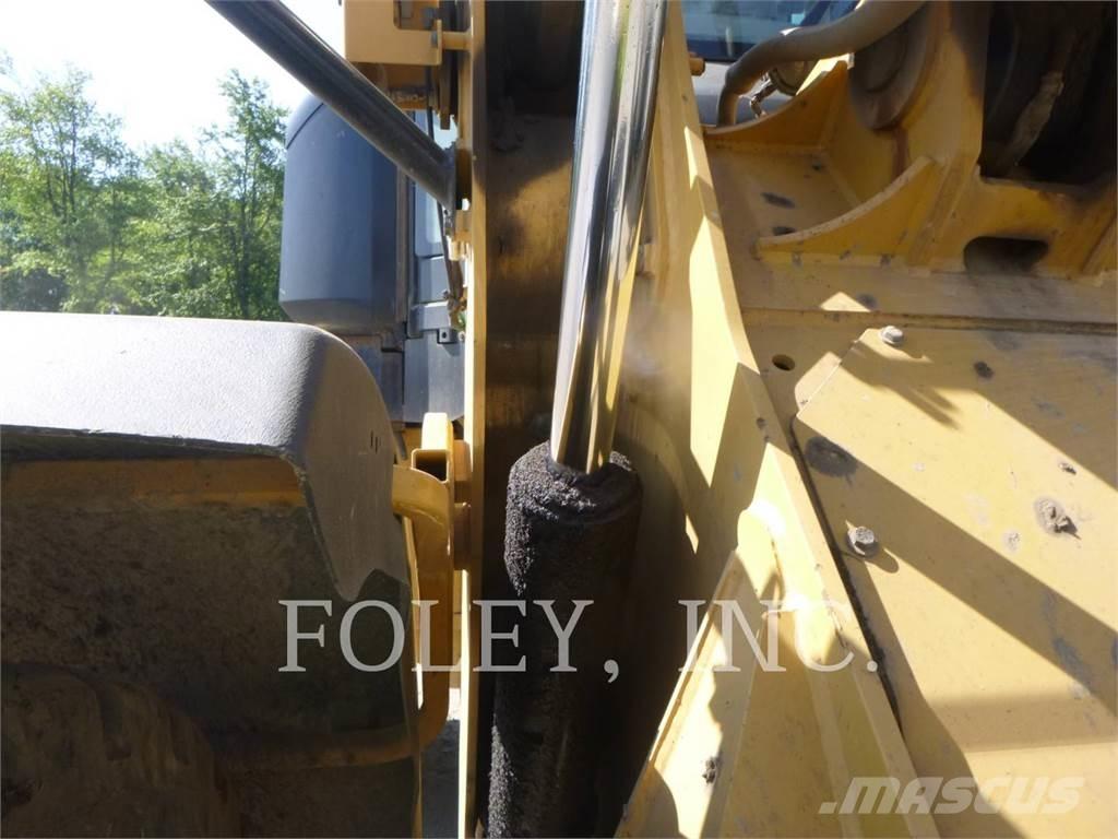 CAT 938M Incarcator pe pneuri