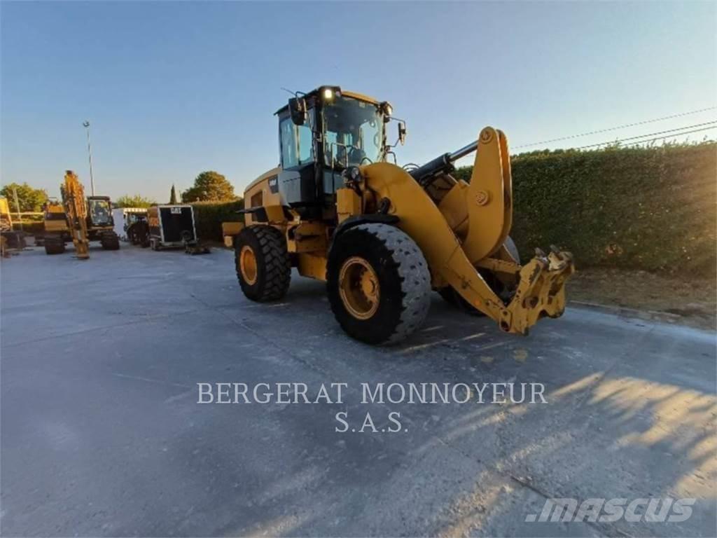 CAT 938M Incarcator pe pneuri