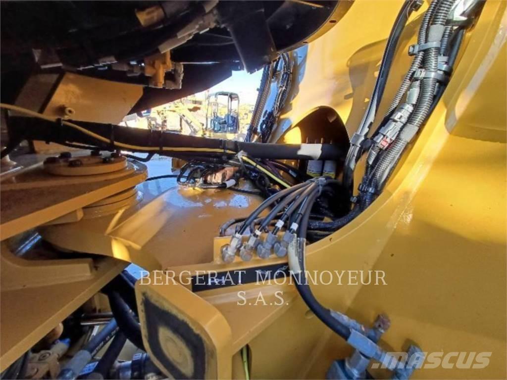 CAT 938M Incarcator pe pneuri