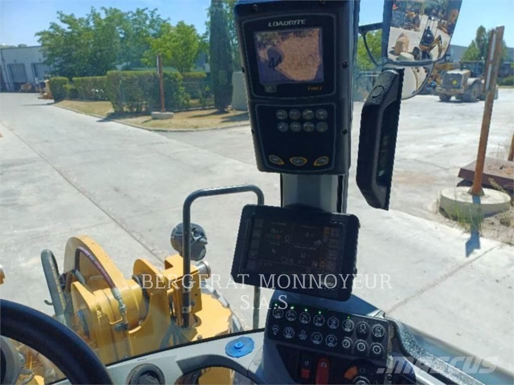 CAT 938M Incarcator pe pneuri