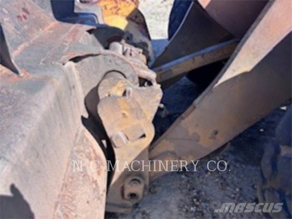 CAT 938M Incarcator pe pneuri