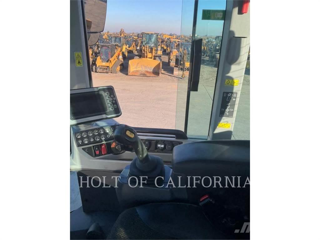 CAT 938M Incarcator pe pneuri