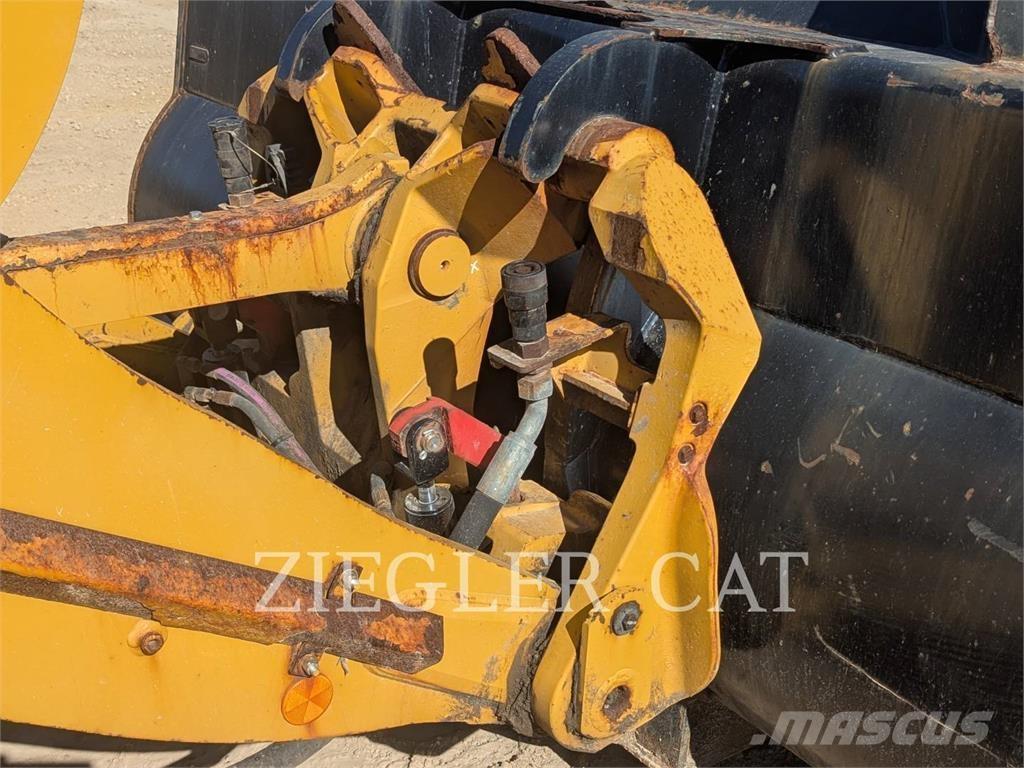 CAT 938M Incarcator pe pneuri