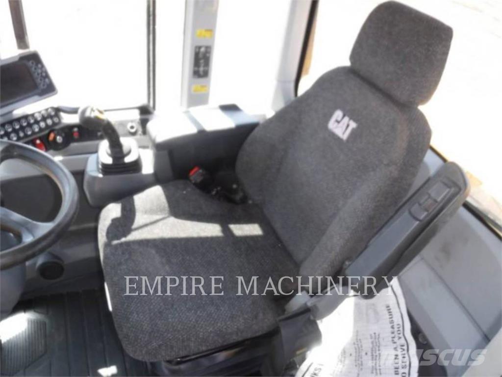 CAT 938M Incarcator pe pneuri