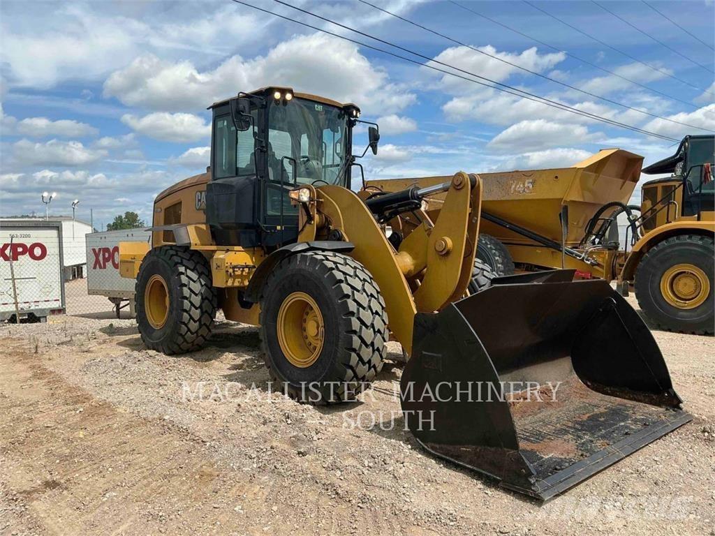 CAT 938M Incarcator pe pneuri