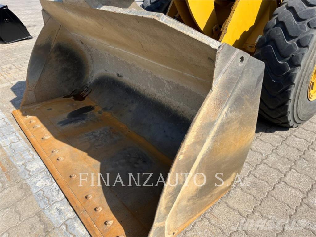 CAT 938M Incarcator pe pneuri