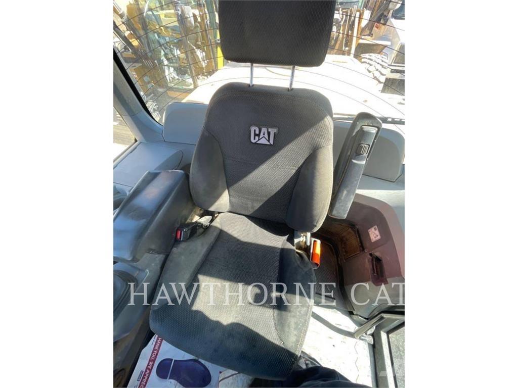 CAT 938M Incarcator pe pneuri