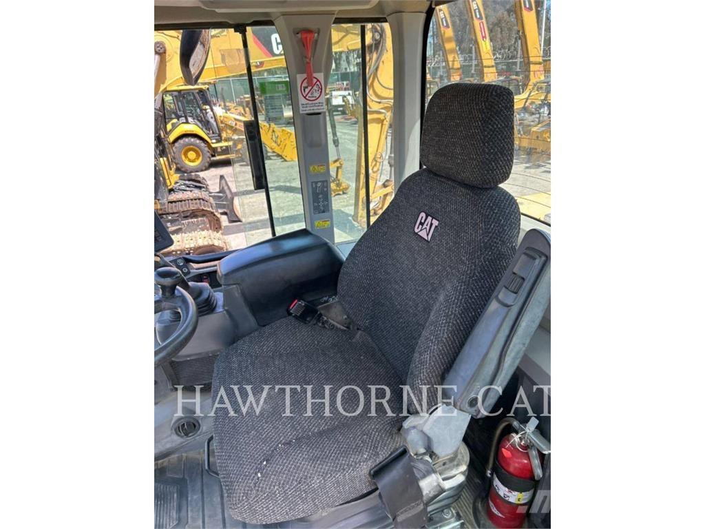 CAT 938M Incarcator pe pneuri