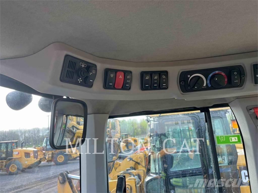 CAT 938M 2V Incarcator pe pneuri
