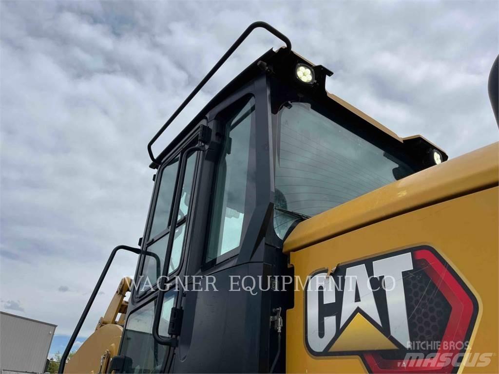CAT 938M HL Incarcator pe pneuri