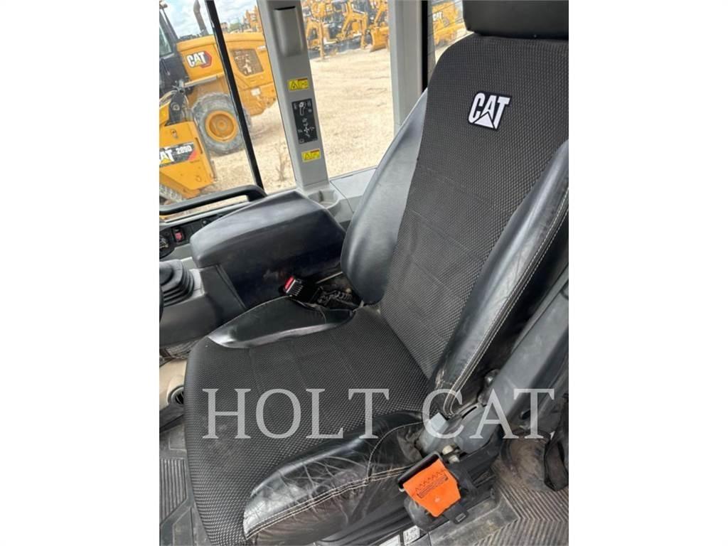 CAT 938M QC Incarcator pe pneuri