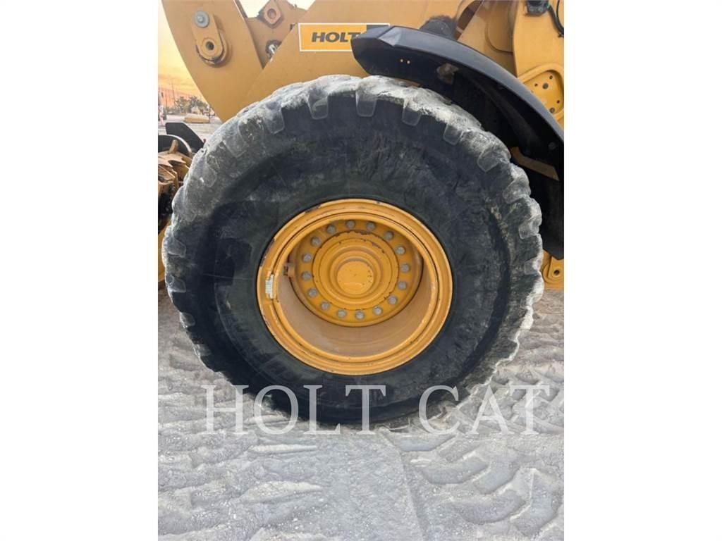 CAT 938M QC Incarcator pe pneuri