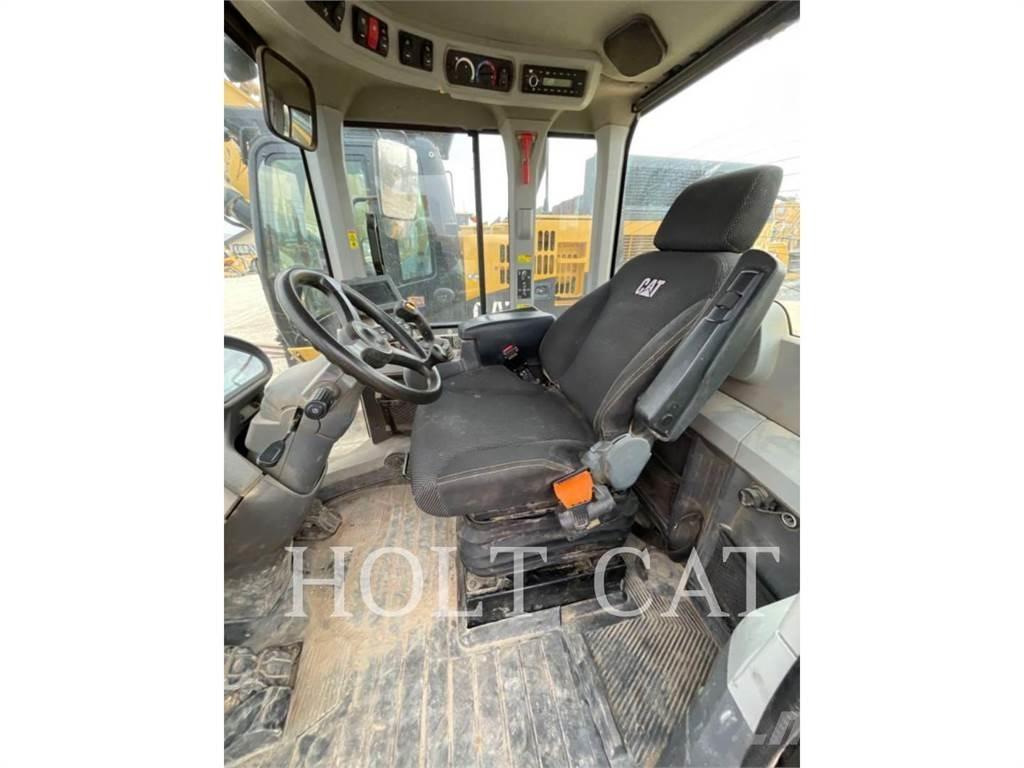 CAT 938M QC Incarcator pe pneuri