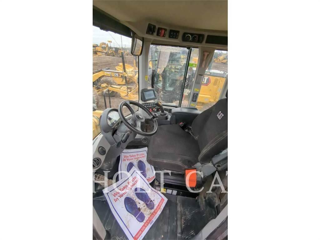 CAT 938M QC Incarcator pe pneuri