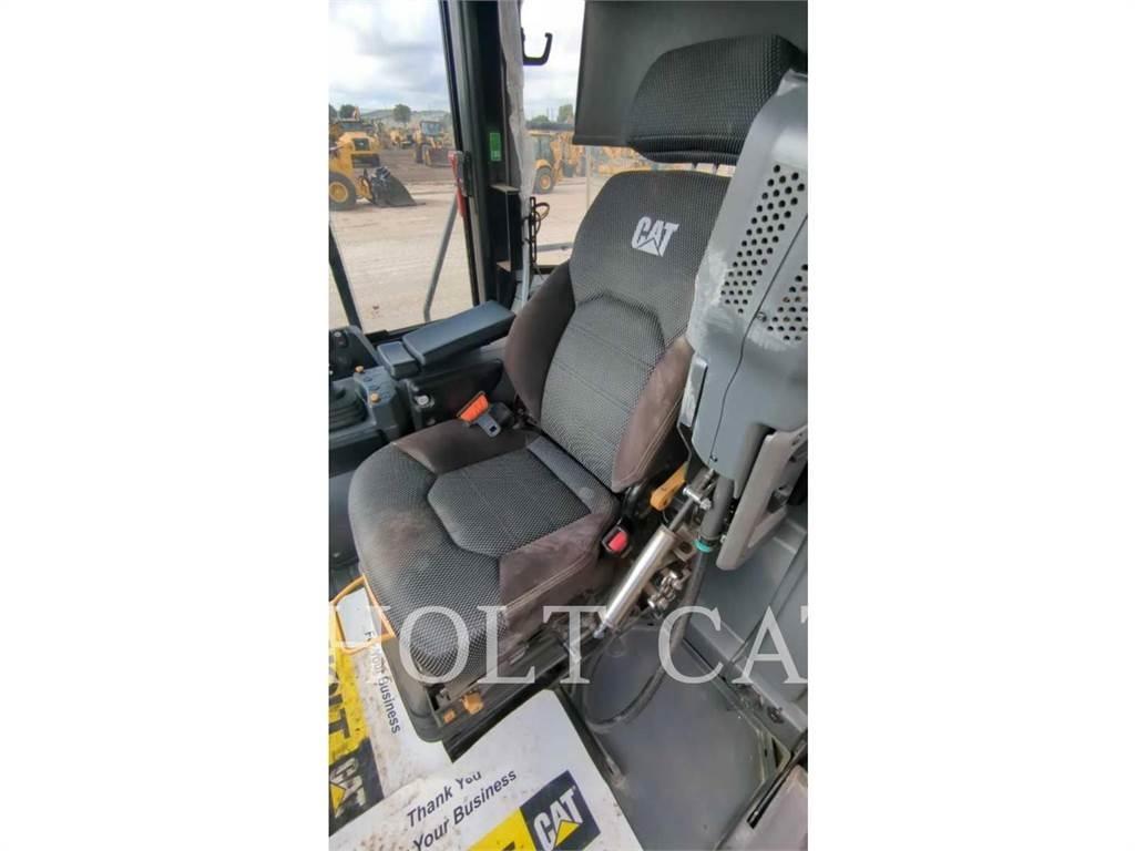 CAT 950M QC Incarcator pe pneuri