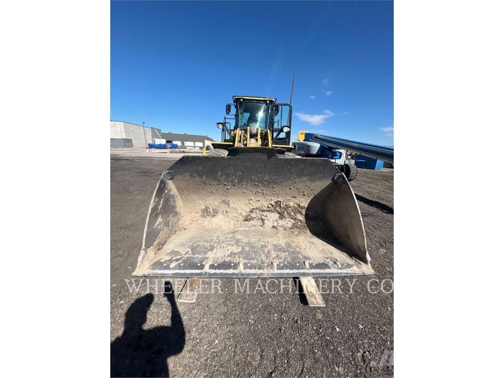 CAT 950M QC Incarcator pe pneuri