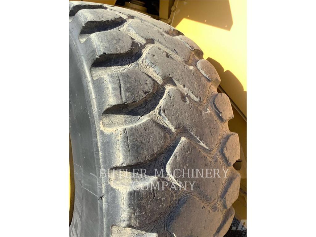 CAT 966G Incarcator pe pneuri