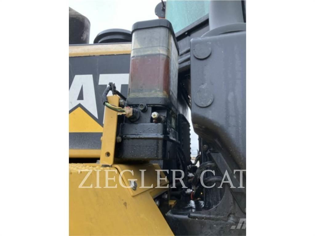 CAT 966K Incarcator pe pneuri