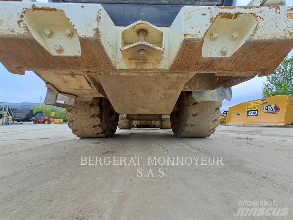 CAT 966M Incarcator pe pneuri