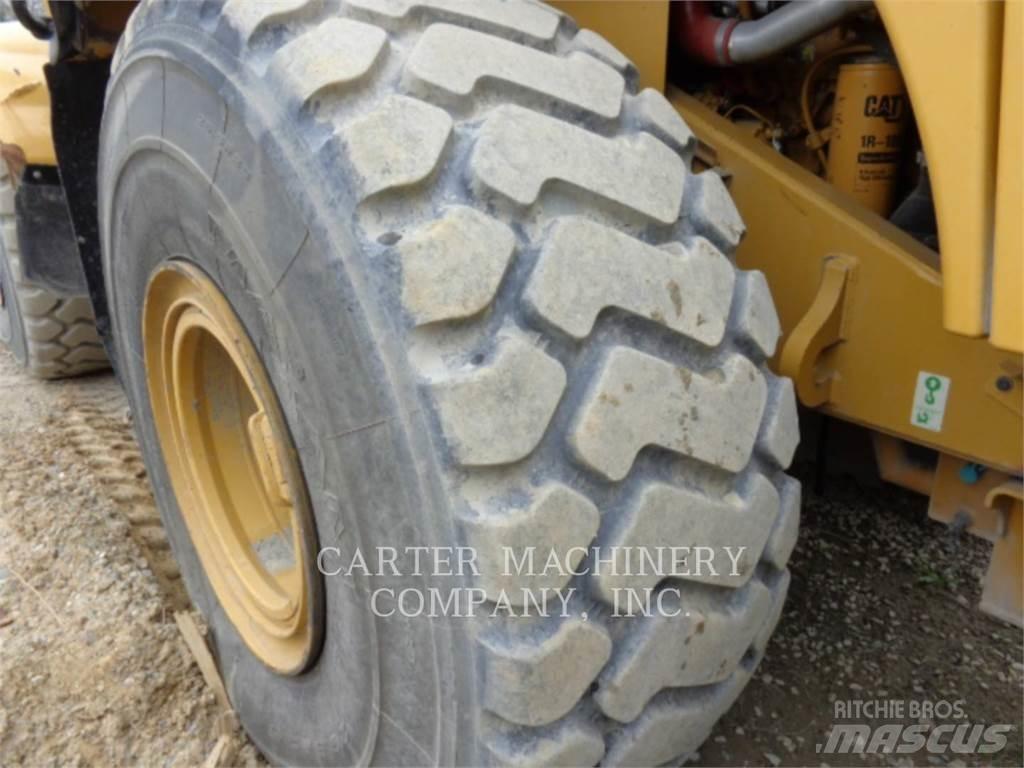 CAT 966M Incarcator pe pneuri
