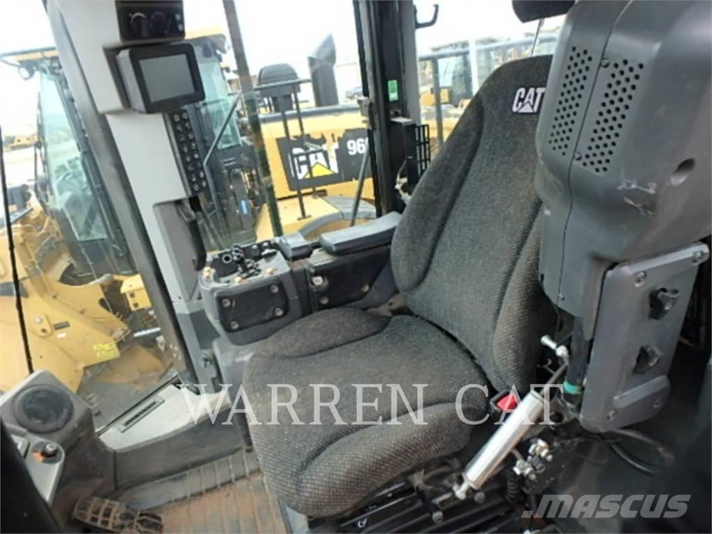 CAT 966M Incarcator pe pneuri