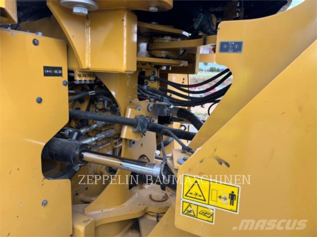CAT 966M Incarcator pe pneuri
