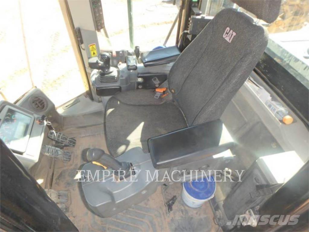 CAT 966M Incarcator pe pneuri