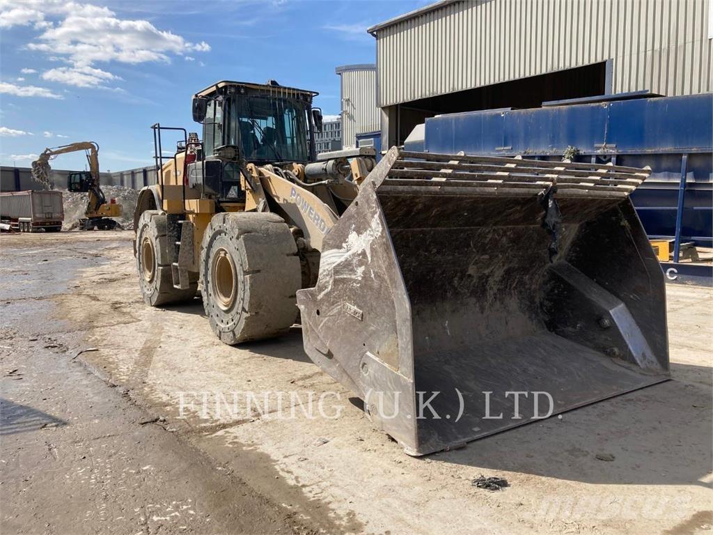 CAT 966M HL Incarcator pe pneuri