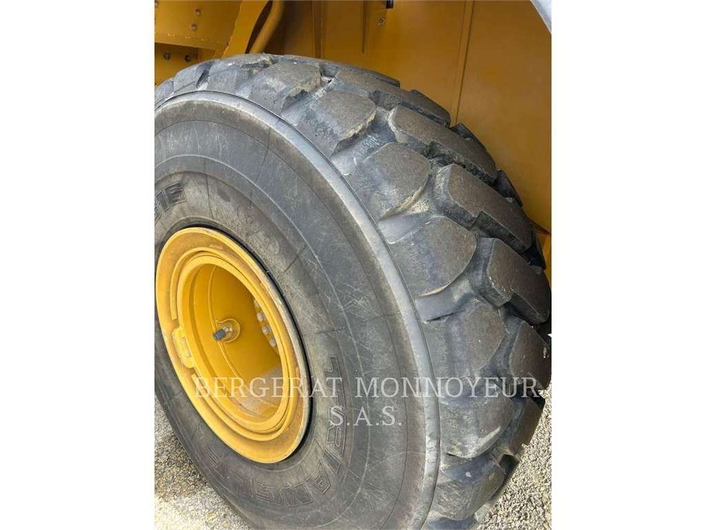 CAT 972M XE Incarcator pe pneuri