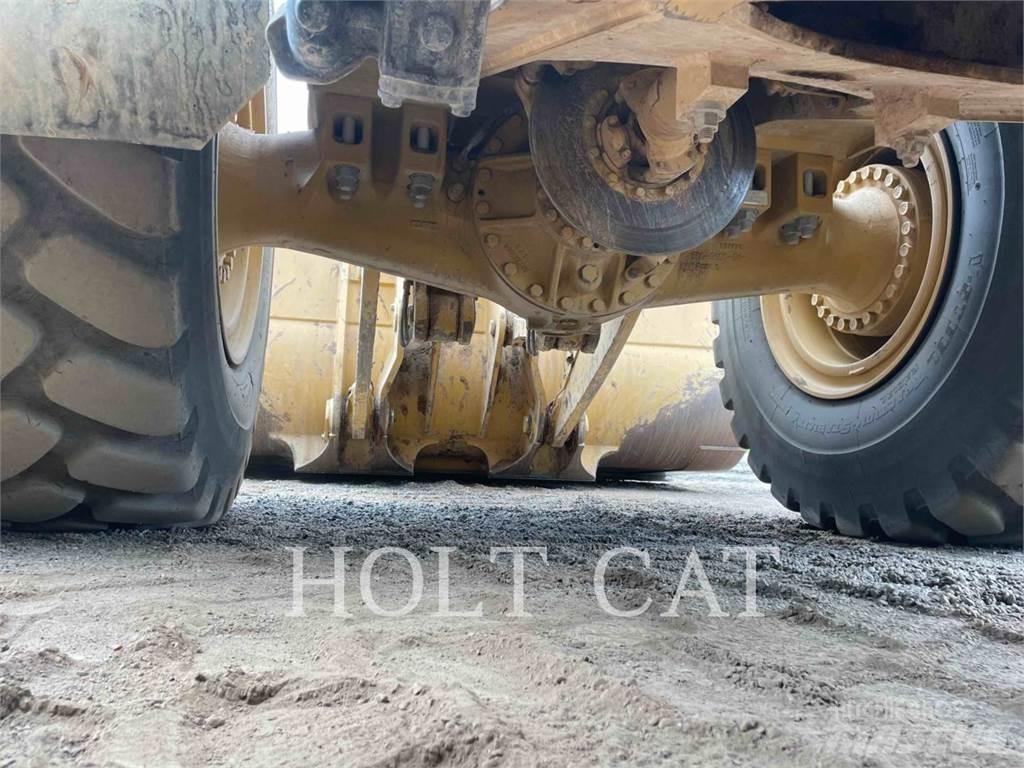 CAT 982M Incarcator pe pneuri