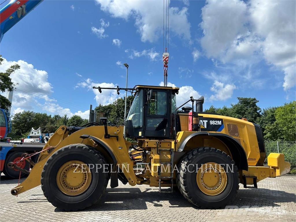 CAT 982M Incarcator pe pneuri