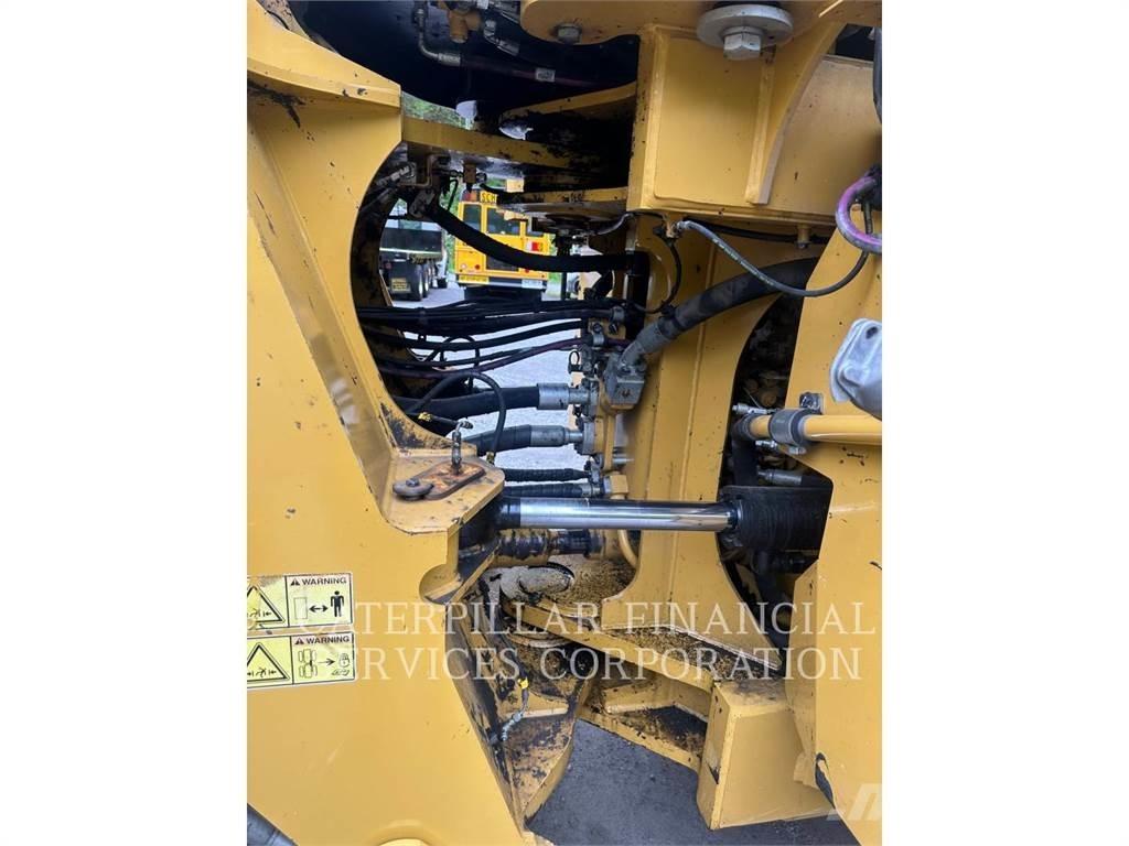 CAT 982M Incarcator pe pneuri