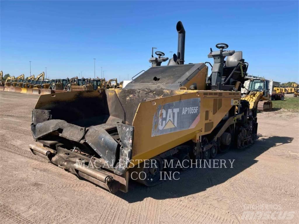CAT AP1055F Pavatoare asfalt